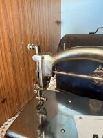 IDEAL sewing machine with case - 2