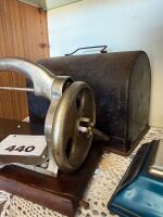 IDEAL sewing machine with case - 3