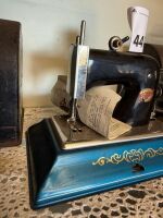 COMET Miniature sewing machine - 2