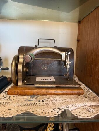 IDEAL sewing machine with case
