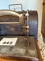 IDEAL sewing machine with case - 3