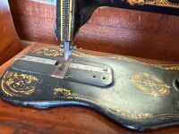 SINGER shuttle sewing machine with case - 5