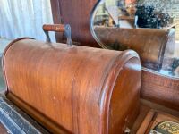 SINGER shuttle sewing machine with case - 6