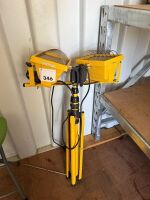 Double workshop lamp on tripod