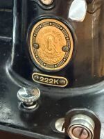SINGER 222K Featherweight sewing machine with case - 2