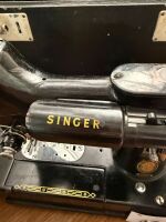 SINGER 222K Featherweight sewing machine with case - 3