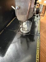 SINGER 222K Featherweight sewing machine with case - 5