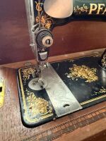 PFAFF Shuttle sewing machine with case - 5