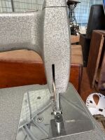ESSEX Miniature Machine - Hand and electric with case - 4