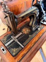 THE ROYAL sewing machine with case - 2