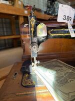 LUXELLE shuttle sewing machine in case - 5