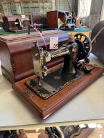 VICTORIA shuttle sewing machine with case