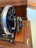 VICTORIA shuttle sewing machine with case - 5