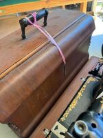 VICTORIA shuttle sewing machine with case - 6