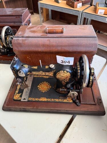JONES Family CS shuttle sewing machine with case - no key