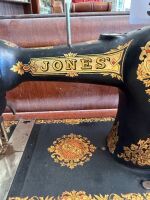 JONES Family CS shuttle sewing machine with case - no key - 3