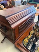 SINGER shuttle sewing machine with case - 6