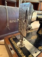 SINGER GB with case - 4