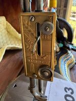 JONES RAND sewing machine with case - 4