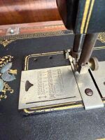 Unbranded shuttle sewing machine inlaid with MOP - with case - 2