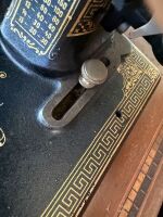 Unbranded shuttle sewing machine inlaid with MOP - with case - 3