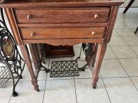 Yennif Sewing Machine on Cast Iron Footed Base - 4