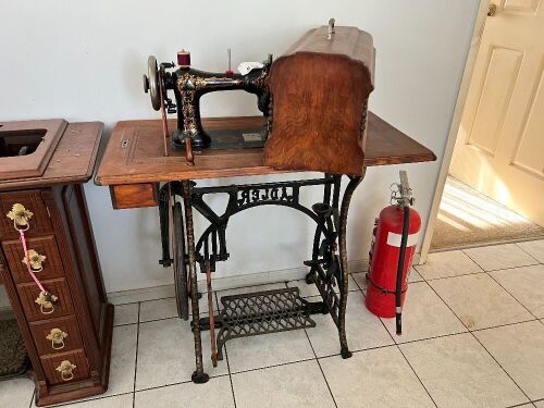 ADLER Sewing Machine