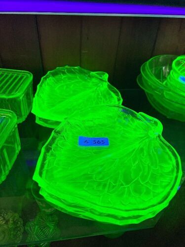 7 x Uranium Glass Leaf Servers