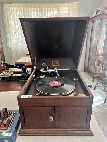 His Masters Voice Wind Up Grammaphone