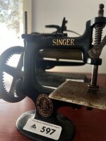 Miniature Singer sewing machine - 2