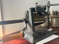 Crown Fluting Iron - 3