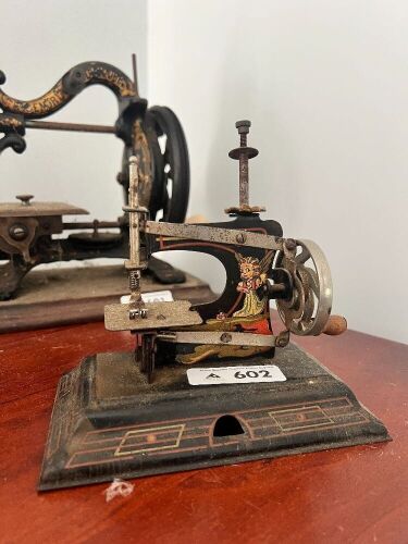 Metal Toy Sewing Machine