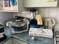 Assorted kitchen appliances