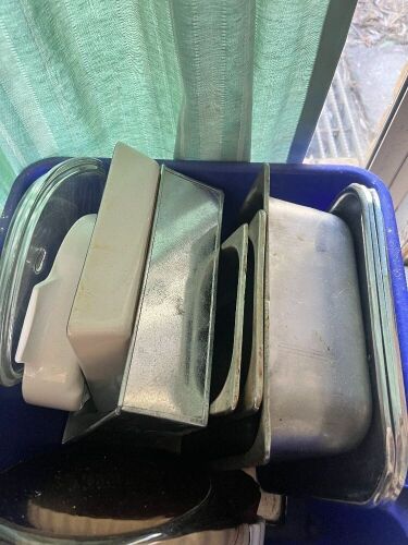 Box of baking dishes