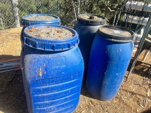 4x Plastic storage containers