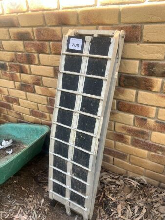 Aluminium folding ramp