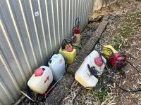 Assorted hand and battery operated sprayers