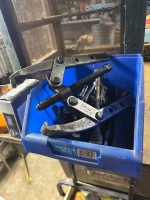 Bearing pullers