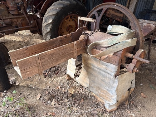 Smelley and Co Globe (Brisbane) No9 chaff cutter