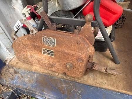 Vintage GILBERT LODGE ratchet winch