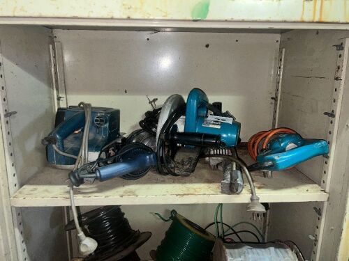 Shelf lot of electric tools