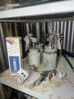 Spray painting guns