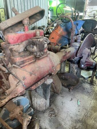 Vintage project tractor