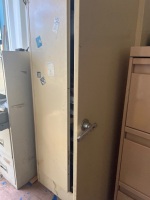 2x metal filing cabinets - 3