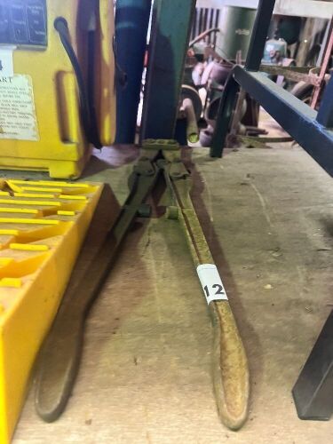 Bolt cutters