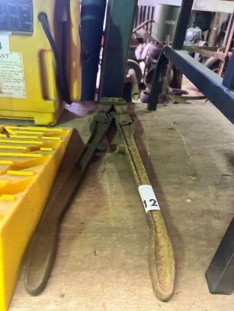 Bolt cutters