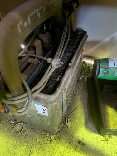 Heavy duty electric hacksaw