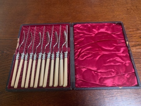 Antique Boxed Set of Bone Handled Desert Knives & Forks