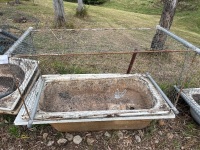 2x Metal Bathtubs with netting (QTY CHOICE 681 - 685) - 2