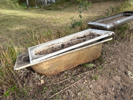 2x Metal Bathtubs (QTY CHOICE 687 - 693)
